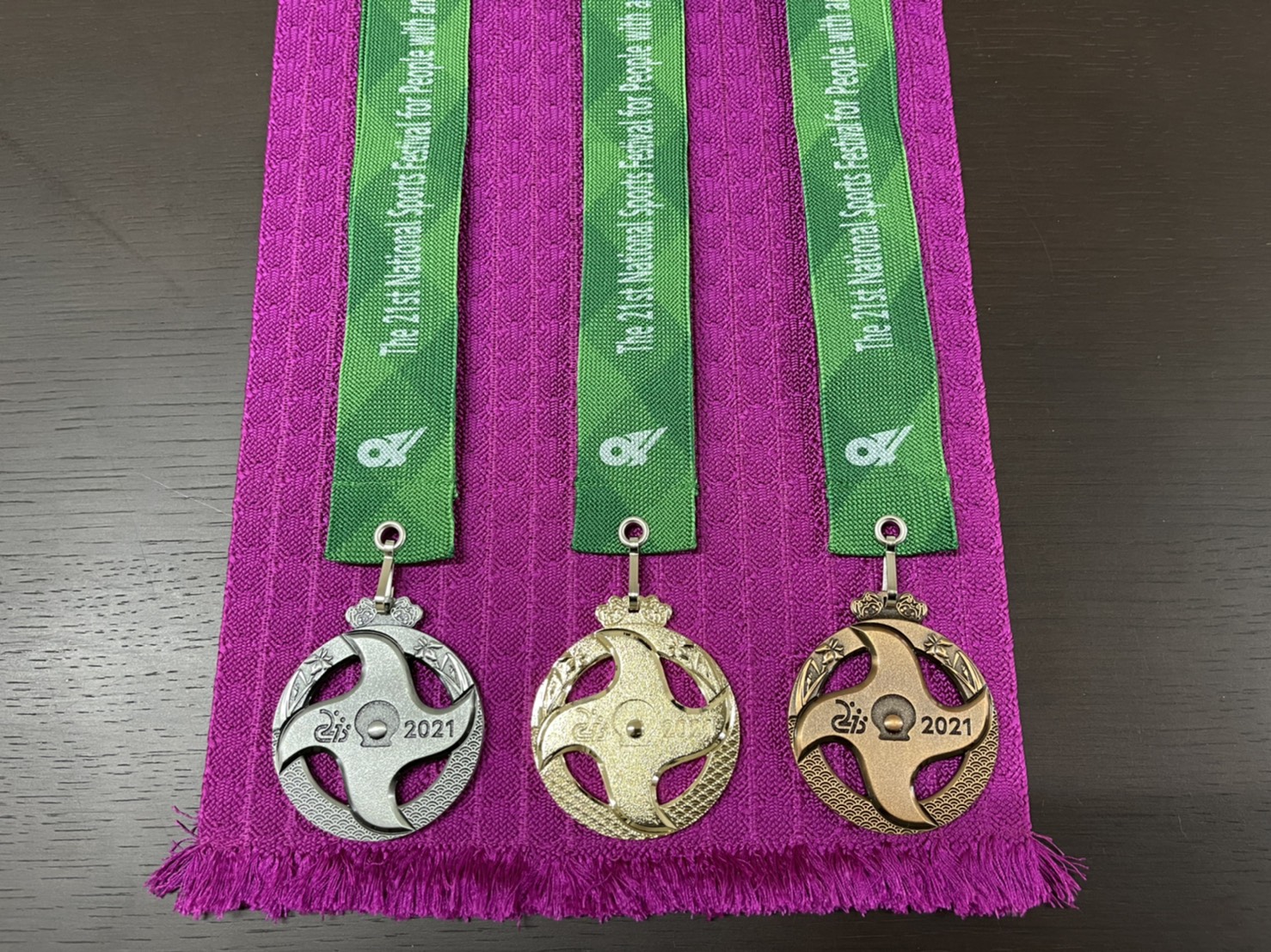 Braided medal (medal tape)